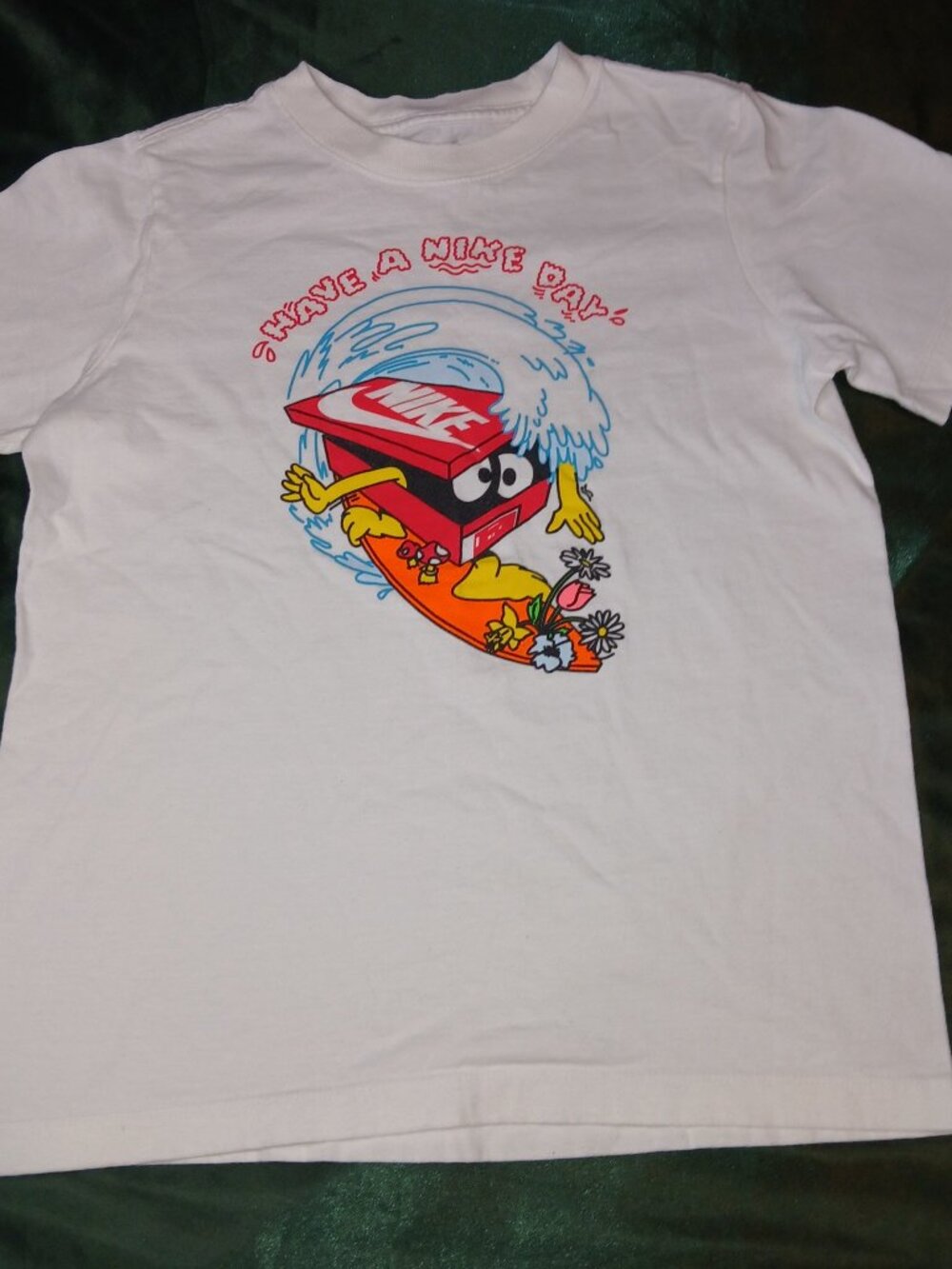 Nike "Have a Nike Day" Graphic T-Shirt – M